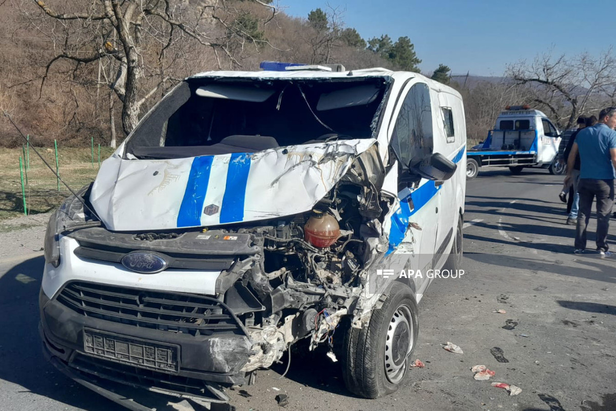 В Азербайджане один человек погиб и семеро пострадали в результате ДТП с участием инкассаторской машины - ФОТО 