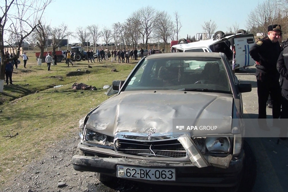 В Азербайджане один человек погиб и семеро пострадали в результате ДТП с участием инкассаторской машины - ФОТО 