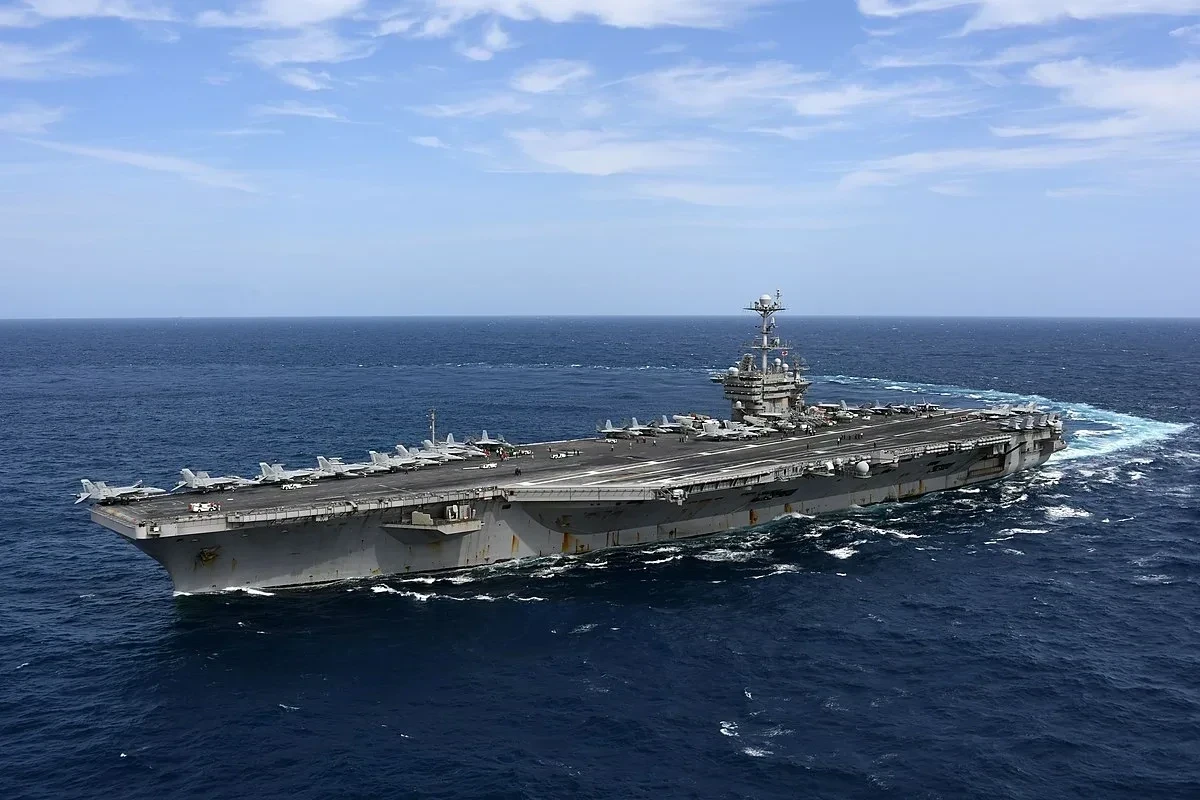 авианосец USS Harry Truman