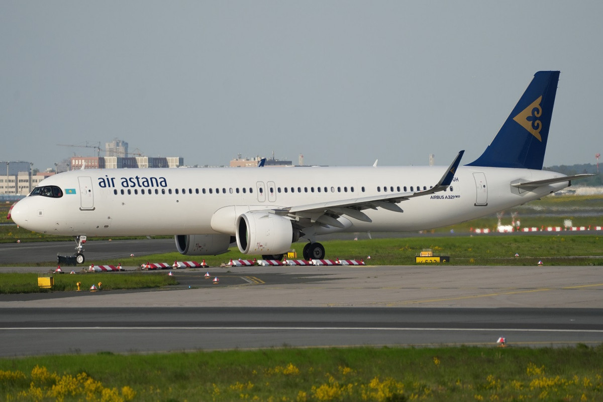 Самолет авиакомпании Air Astana совершил вынужденную посадку в Международном аэропорту Гейдар Алиев
