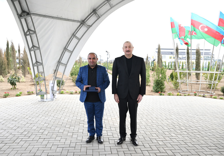 Президент Ильхам Алиев и первая леди Мехрибан Алиева приняли участие в  открытии первого этапа села Сарыджалы Агдамского района-ОБНОВЛЕНО-2 -ФОТО 