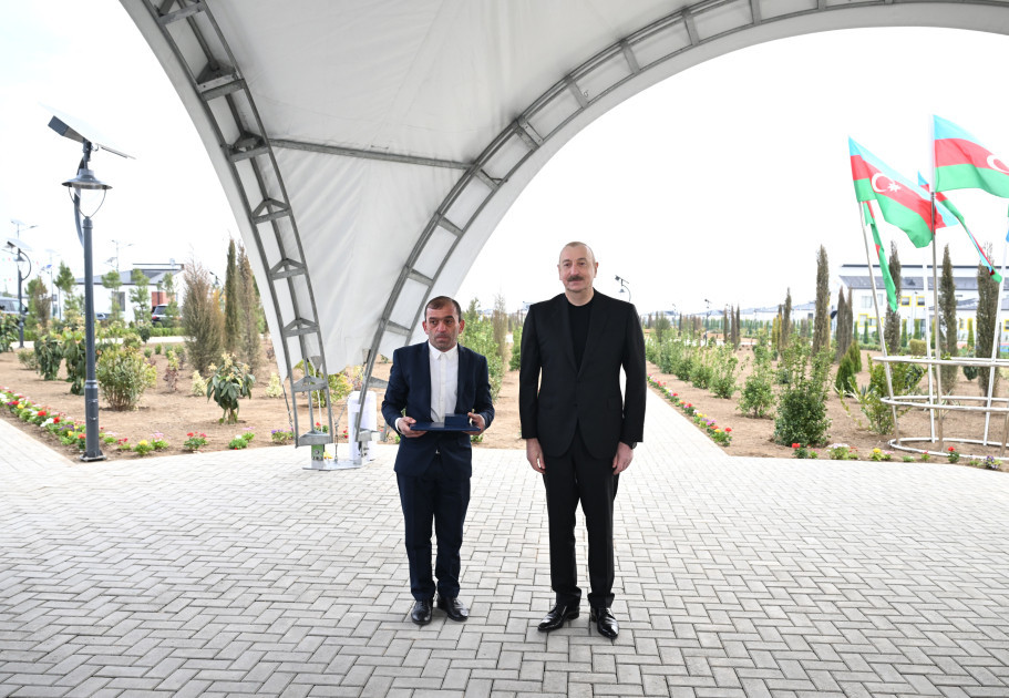 Президент Ильхам Алиев и первая леди Мехрибан Алиева приняли участие в  открытии первого этапа села Сарыджалы Агдамского района-ОБНОВЛЕНО-2 -ФОТО 