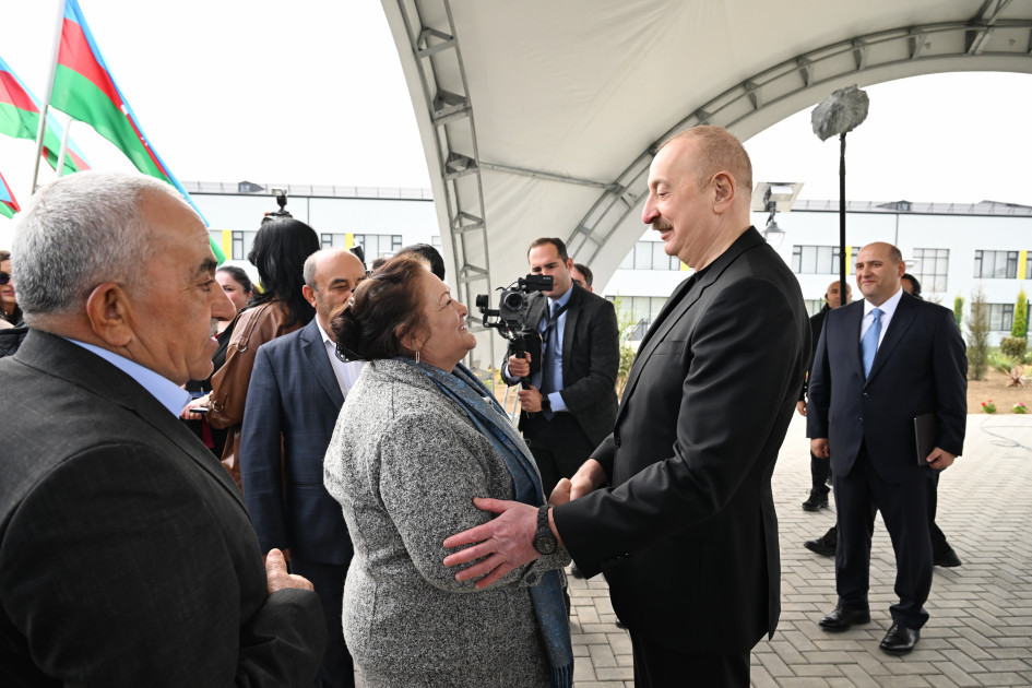 Президент Ильхам Алиев и первая леди Мехрибан Алиева приняли участие в  открытии первого этапа села Сарыджалы Агдамского района-ОБНОВЛЕНО-2 -ФОТО 
