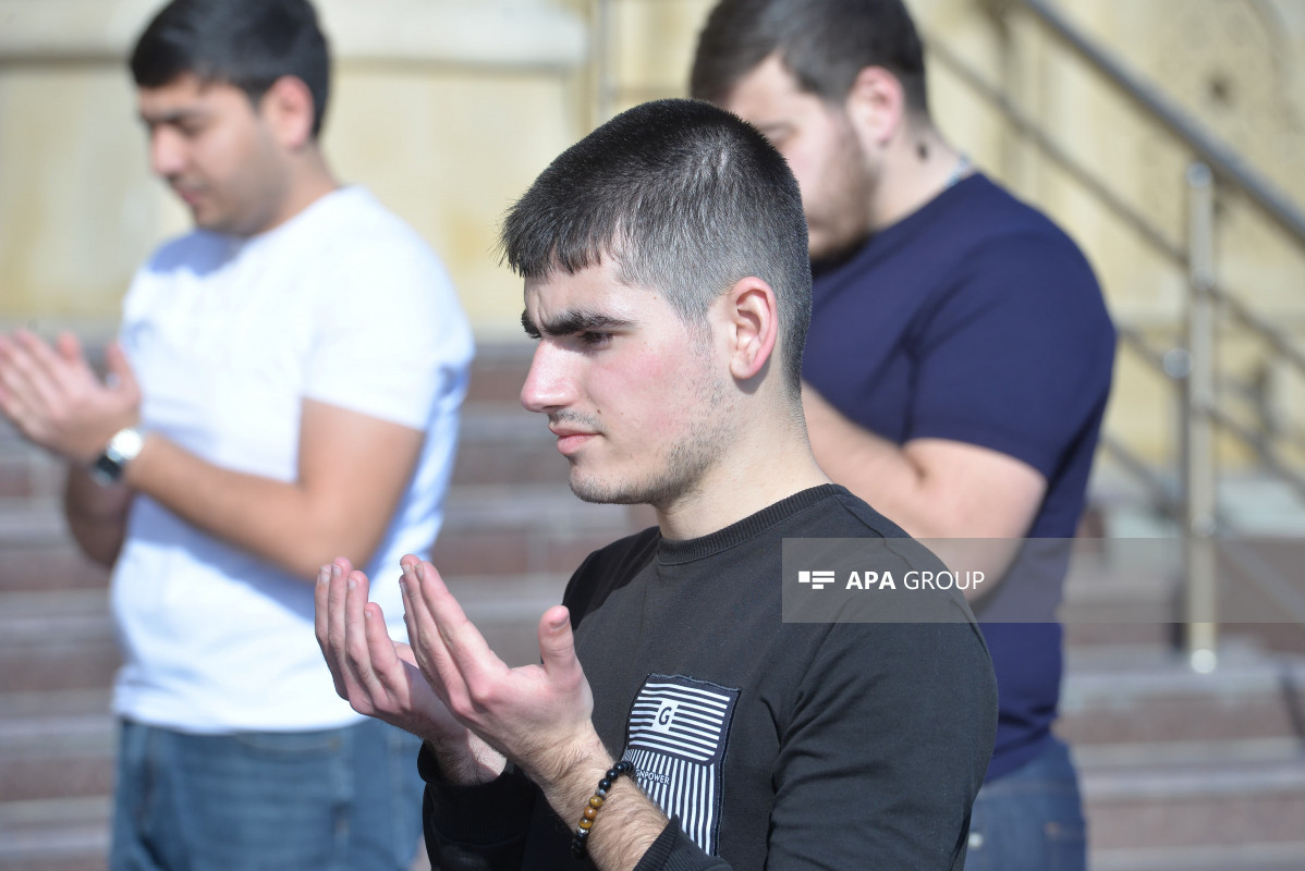 В связи с окончанием месяца Рамазан в мечетях совершен праздничный намаз-ОБНОВЛЕНО-1-ФОТО 