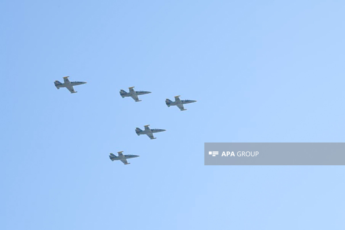 Новые истребители JF-17, недавно принятые на вооружение, совершили полёт  над Баку -ФОТО 