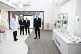 Президент Ильхам Алиев принял участие в открытии предприятия по производству лекарственных препаратов
