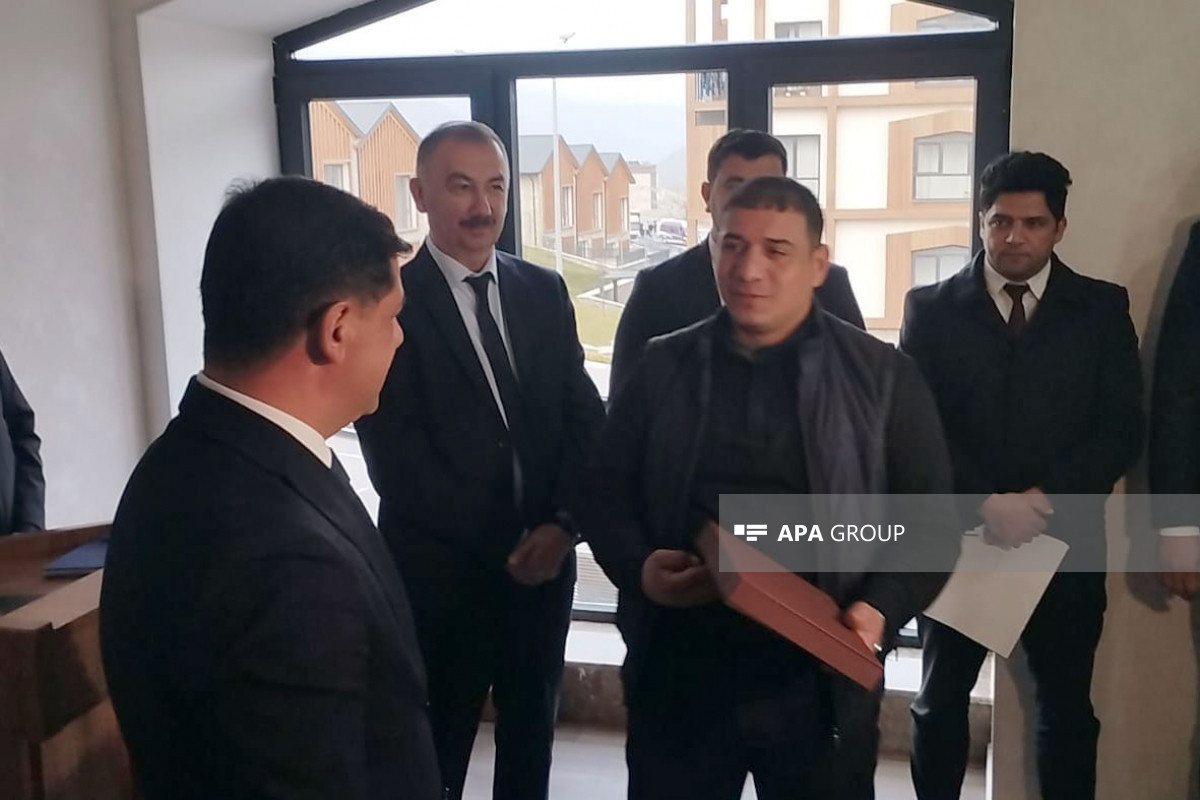 Очередная группа переселенцев прибыла в город Кяльбаджар, им вручены ключи от квартир-ФОТО -ВИДЕО -ОБНОВЛЕНО 