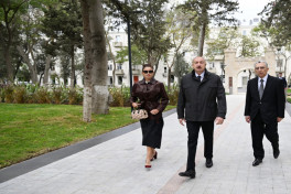 Президент Ильхам Алиев и первая леди Мехрибан Алиева приняли участие в открытии нового парка в Баку