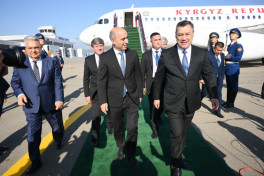 Президент Кыргызстана Садыр Жапаров прибыл с визитом в Азербайджан