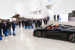 Bugatti Mistral – самый быстрый родстер в мире теперь в Азербайджане