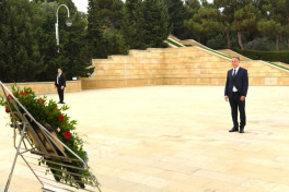 Председатель парламента Хорватии посетил аллеи почетного захоронения и шехидов в Баку