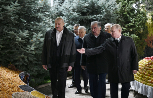 Президент Ильхам Алиев принимает участие в неформальном ужине глав государств СНГ в Душанбе