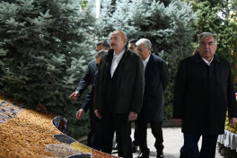 Президент Ильхам Алиев принимает участие в неформальном ужине глав государств СНГ в Душанбе