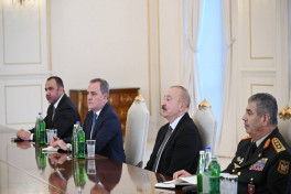 Президент Ильхам Алиев принял командующего Центрального командования США