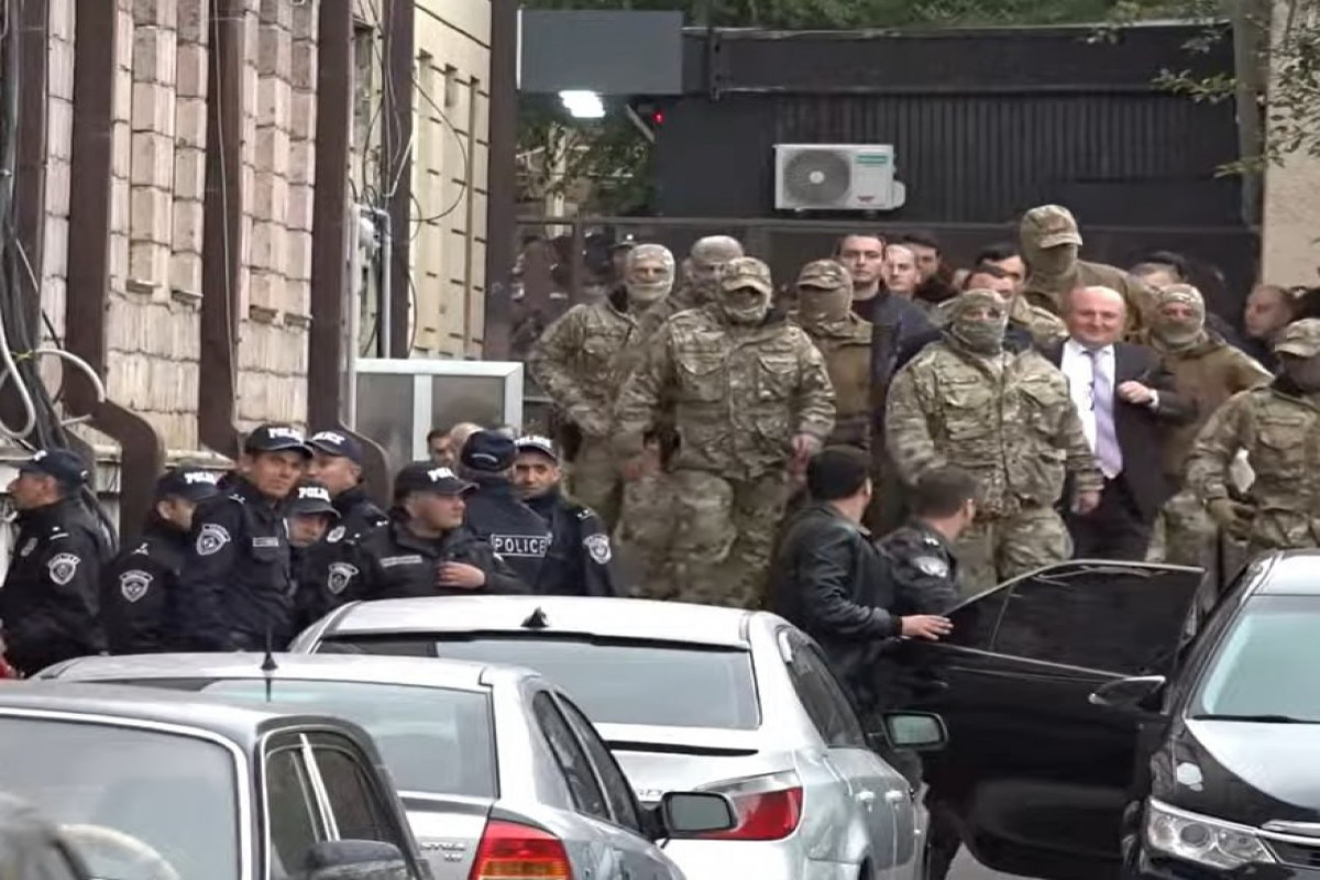 Мэр Гюмри был выведен из здания мэрии в сопровождении большого количества спецназовцев-ОБНОВЛЕНО-1 -ФОТО 
