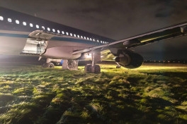 Самолёт AZAL совершил посадку в аэропорту Санкт-Петербурга, пострадавших нет - ОБНОВЛЕНО-1 -ФОТО 