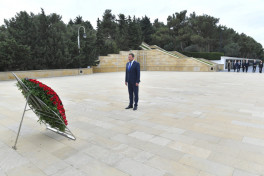 Глава МИД Эстонии посетил Аллею шехидов в Баку