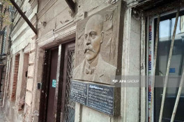 В Тбилиси на барельефе Мирзы Джалила стерта надпись «Азербайджан», посольство взяло вопрос под контроль-ФОТО-ВИДЕО 