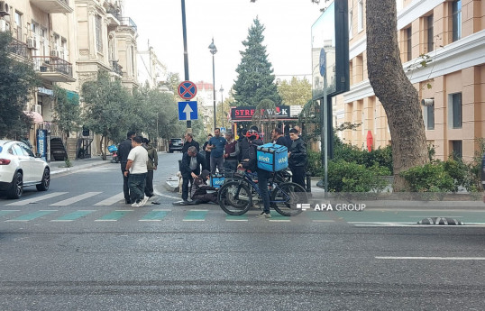 В центре Баку автомобиль сбил велосипедиста-ФОТО 