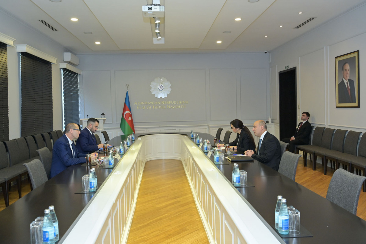 Глава Минобразования Азербайджана встретился с послом Израиля