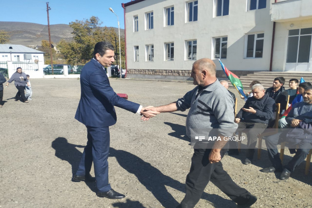 Очередная группа переселенцев прибыла в село Тезебина Ходжалинского района, им вручены ключи от квартир-ОБНОВЛЕНО 