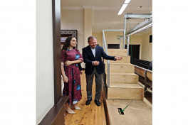 Лейла Алиева ознакомилась с самым большим круглым ковром в истории мирового ковроделия, создаваемым для Шушинской мечети