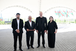 Президент Ильхам Алиев вручил жителям сёл Мамедбейли и Агалы Зангиланского района ключи от новых домов-ОБНОВЛЕНО 