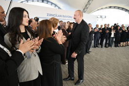Президент Ильхам Алиев вручил жителям сёл Мамедбейли и Агалы Зангиланского района ключи от новых домов-ОБНОВЛЕНО 