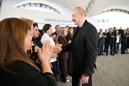 Президент Ильхам Алиев вручил жителям сёл Мамедбейли и Агалы Зангиланского района ключи от новых домов-ОБНОВЛЕНО 