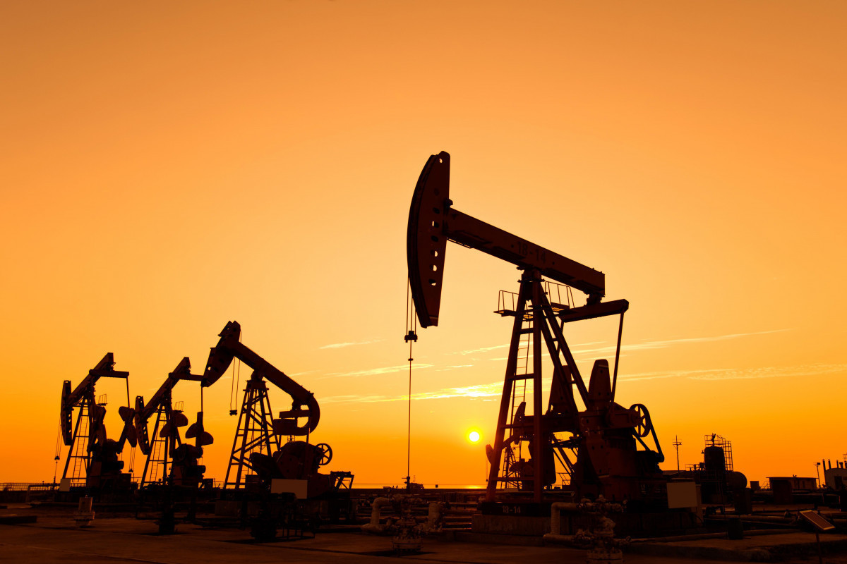 Нефть на мировых рынках продолжает дешеветь