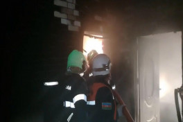 В Хырдалане произошел пожар в многоэтажном доме-ВИДЕО 
