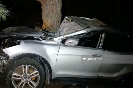 В Шамкире легковой автомобиль врезался в дерево, погибли два человека -ОБНОВЛЕНО-2-ФОТО 