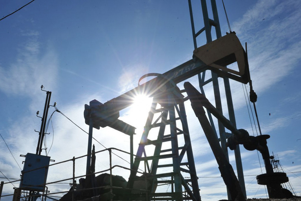 Нефть на мировых рынках подешевела