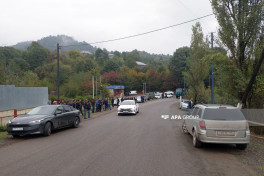 На юге Азербайджана автомобиль сбил брата и сестру, которые шли в школу-ФОТО 