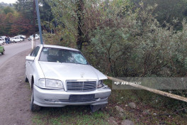 На юге Азербайджана автомобиль сбил брата и сестру, которые шли в школу-ФОТО 