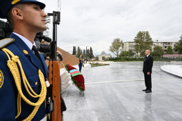 Президент  минутой молчания почтил память шехидов Отечественной войны-ВИДЕО 