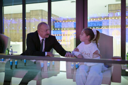 Президент Ильхам Алиев и Мехрибан Алиева встретились с детьми шехидов на открытии Игр СНГ в Гяндже
