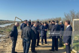 Эльдар Азизов побывал на подтопленных территориях в посёлке Рамана, провел встречу с жителями
