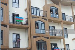 В город Кяльбаджар прибыла очередная группа переселенцев, им вручены ключи от квартир-ФОТО-ОБНОВЛЕНО-1-ВИДЕО 