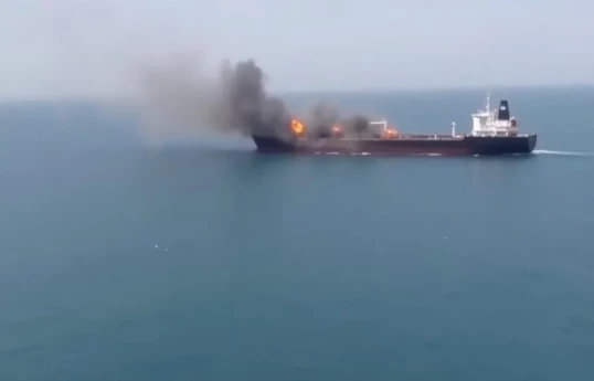 Иран нанес дроновый удар по связанному с Израилем судну в Ормузском проливе, произошёл пожар