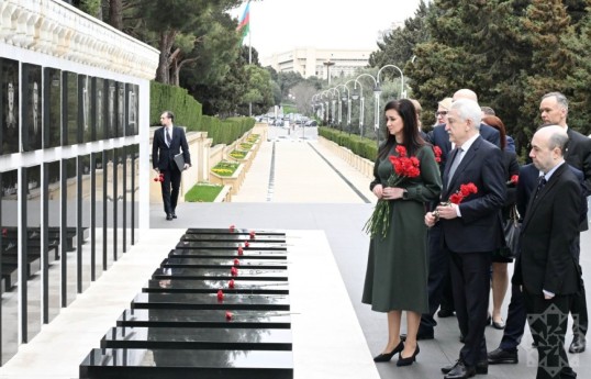 Премьер-министр Литвы почтила память шехидов в Баку