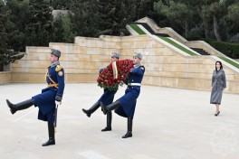 Премьер-министр Литвы почтила память шехидов в Баку