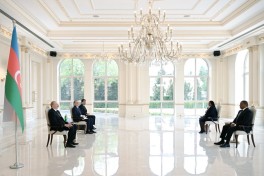 Президент Ильхам Алиев принял новоназначенного посла Королевства Эсватини