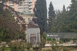 Завершена реставрация бюста Джафара Джаббарлы во дворе киностудии «Азербайджанфильм» — ФОТО 
