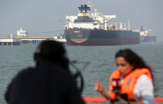 Первую партию иракской нефти загрузили в Сирии на танкеры для отправки в ЕС