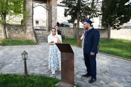Лейла Алиева и Арзу Алиева посетили в Шеки Ханскую мечеть