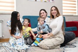 Лейла Алиева и Арзу Алиева посетили в Шеки детский дом учреждения социальных услуг