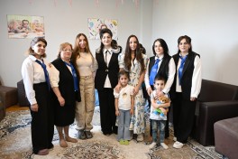 Лейла Алиева и Арзу Алиева посетили в Шеки детский дом учреждения социальных услуг