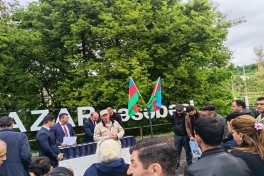 Очередная группа переселенцев прибыла в посёлок Гырмызы Базар, им вручены ключи от домов -ФОТО 