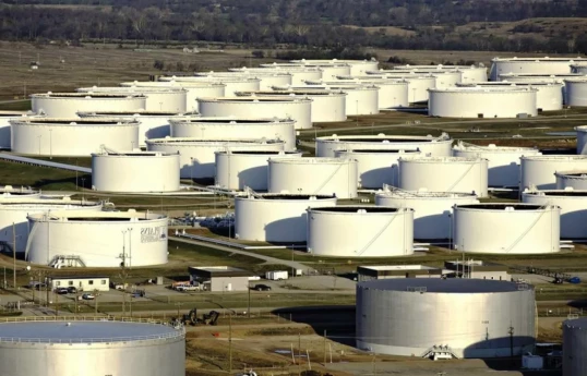 Коммерческие запасы нефти США опустились ниже 460 миллионов баррелей